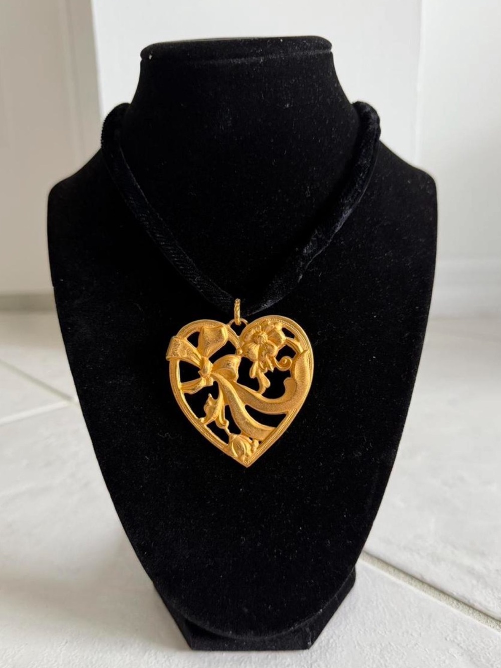 Vintage Gold Heart Pendant Necklace - Women Jewelry